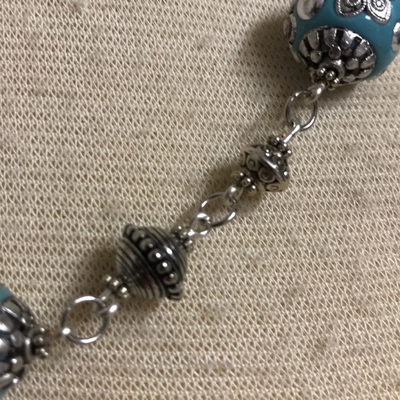 Handcrafted bead necklace. - Picture 3 of 7